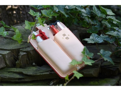 Okatsune 109 - dvojité kožené pouzdro pro nůžky a nářadí