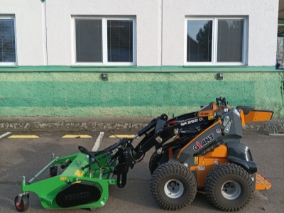 Nakladač Giant Skidsteer SK252D