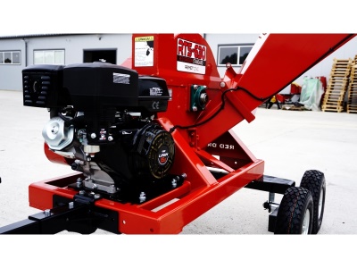 Diskový štěpkovač RTS-630 + Podvozek pro terénní přepravu Remet (spalovací motor 15 HP)