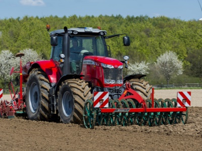 Čelně nesený půdní pěch