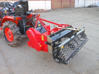 Zakladač trávníků za traktor R2 TST100