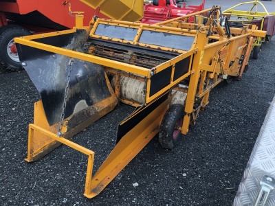 Čelní osekávač cibulové natě Keulmac a Vyorávač cibule Keulmac