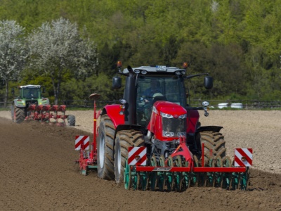 Čelně nesený půdní pěch