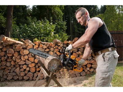 Riwall PRO RPCS 5545 - řetězová pila s benzinovým motorem 54 ccm