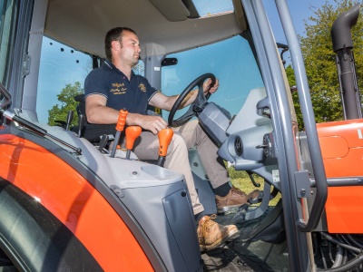 Zemědělský traktor Kubota M4063 ROPS