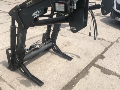 Čelní nakladač Q180N EURO