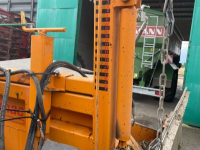 Čelní osekávač cibulové natě Keulmac a Vyorávač cibule Keulmac