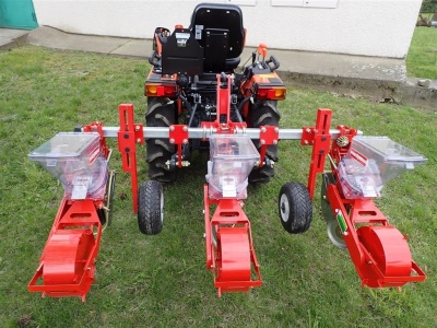 Nesený secí stroj Terradonis JDT - 4 řádky