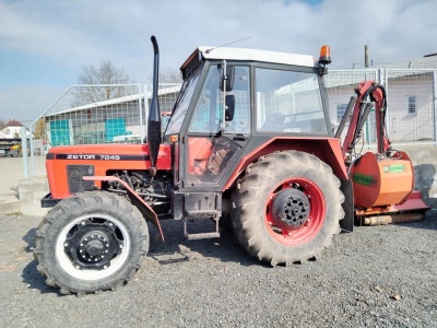 Kolový traktor Zetor 7245