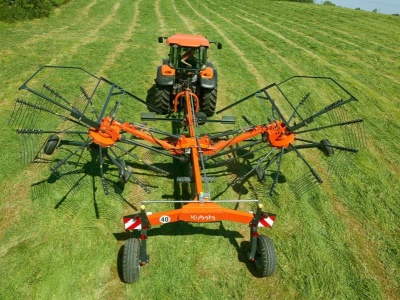 Shrnovač Kubota RA2000