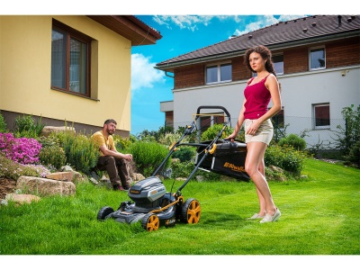 Riwall PRO RALM 4640SPi - aku 40 V travní sekačka 4v1 s pojezdem a bezuhlíkovým motorem (bez baterie a nabíječky)