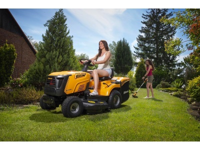 Riwall PRO RLT 102 HRD TWIN - dvouválcový travní traktor 102 cm se zadním výhozem a hydrostatickou převodovkou