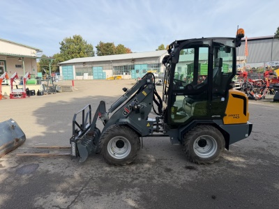Kloubový nakladač GiANT D337T