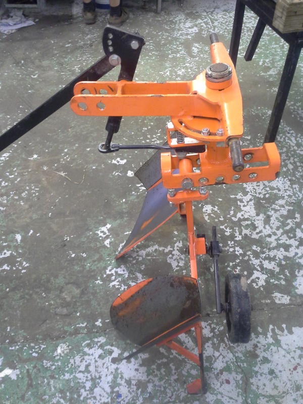 Obracecí pluh 25 cm
