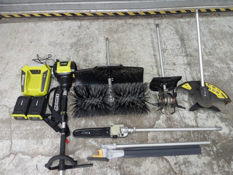 G-Force aku set 120V sekačka s pojezdem XR120/53 + křovinořez XR +příslušenství 
