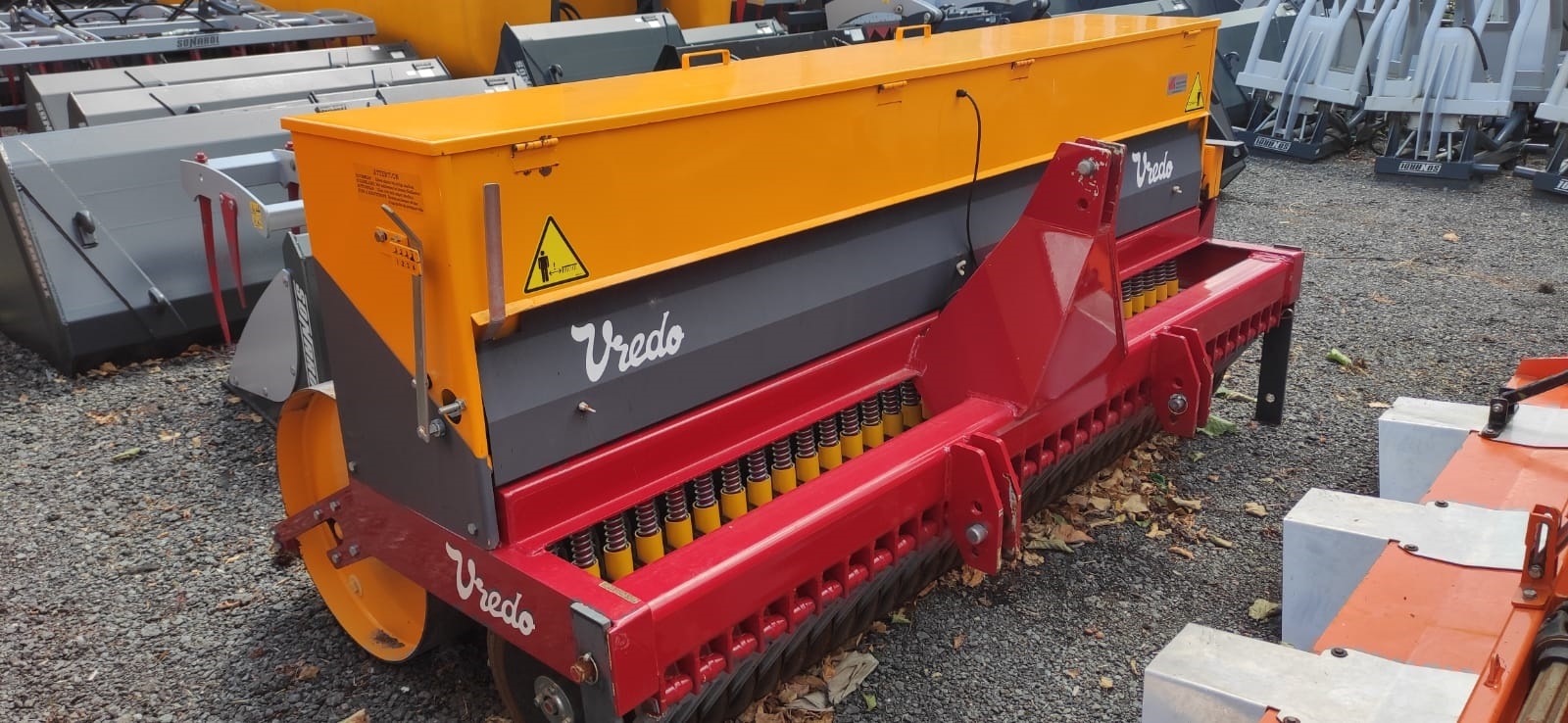 Diskový secí stroj na setí a přísevy trávy Vredo DZ 125.07.5