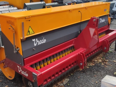 Diskový secí stroj na setí a přísevy trávy Vredo DZ 125.07.5