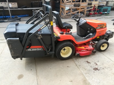 KUBOTA G21 včetně zametacího kartáče KUBOTA LH1200 HT