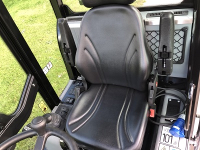 Elektrický kloubový nakladač GiANT G2200 E