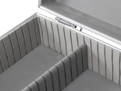 PRM10101B - Hliníkový kufr se zámky 425x305x125 mm černý