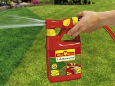 LM 250 R TEKUTÉ HNOJIVO (+ ŽELEZO), PREVENCIA PROTI MECHU, NÁPLŇ 2,5 L NA 250 m²