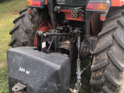 Kubota L2501 s čelní nakladačem Q180 Euro a závažím 500 kg