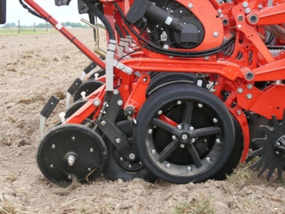 Přesný secí stroj Kubota PP1450
