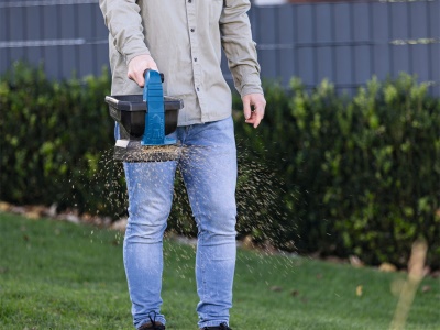 Scheppach C-GSP800-X-SET S - 20 V IXES aku rozmetadlo + 2Ah baterie + nabíječka 2,4 A