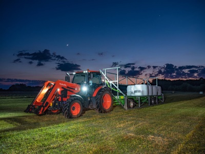 Zemědělský traktor Kubota M6142