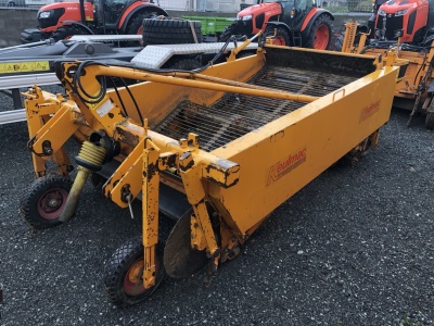 Čelní osekávač cibulové natě Keulmac a Vyorávač cibule Keulmac