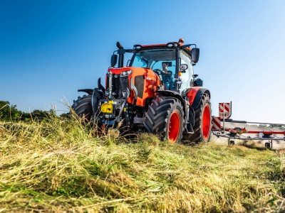 Zemědělský traktor Kubota M6142