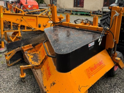 Čelní osekávač cibulové natě Keulmac a Vyorávač cibule Keulmac