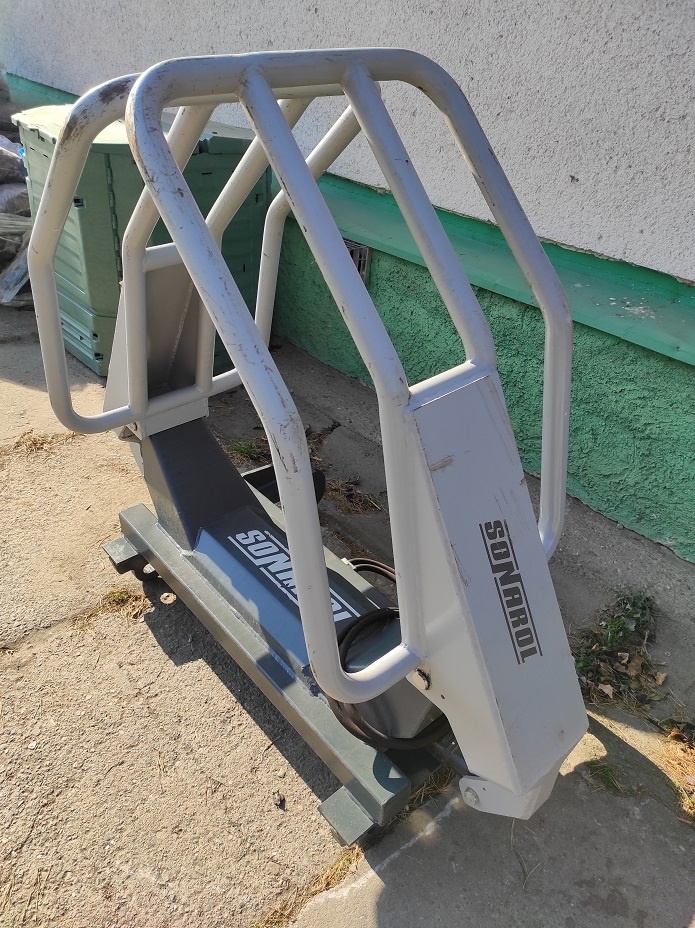 Kleště na balíky CBE SNR 1700 JCB