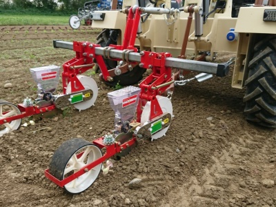 Nesený secí stroj Terradonis JPH - 4 řádky