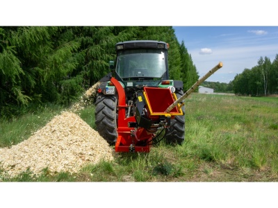 Diskový štěpkovač RT-630R za traktor s hydraulickým válcem Remet