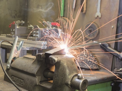 Scheppach WSE1000 - svářecí invertor 130 A s příslušenstvím