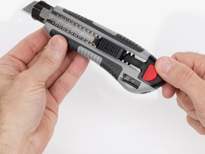 KRTH00205 - Odlamovací nůž 18 mm včetně ořezávátka na tužky