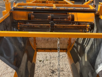 Čelní osekávač cibulové natě Keulmac a Vyorávač cibule Keulmac