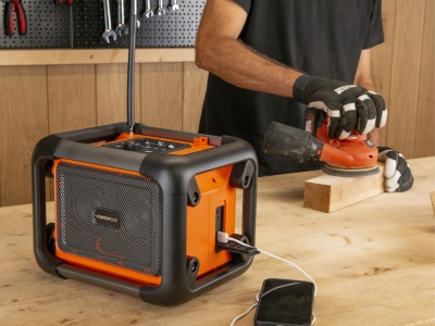 POWDP8061 - Aku stavební rádio 20V  plus  220V (bez AKU)