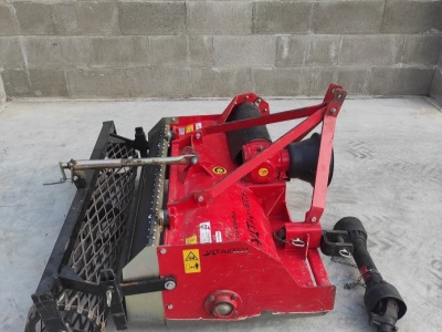 Zakladač trávníků za traktor R2 TST100