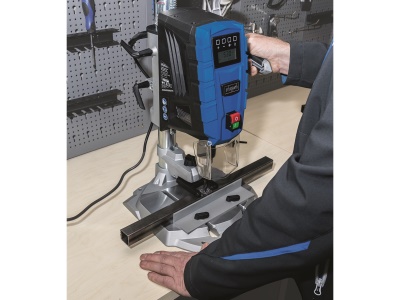 Scheppach DP 55 - stojanová vrtačka s křížovým laserem