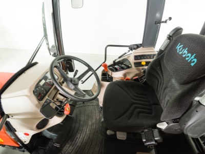 Zemědělský traktor Kubota M 7060