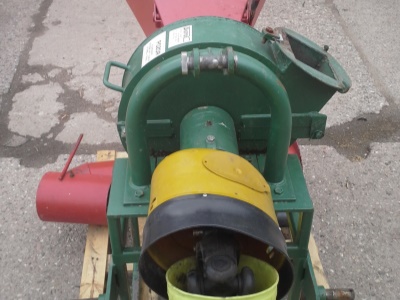 Štěpkovač větví za traktor Bystroň