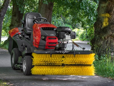 Zametací kartáč motorový