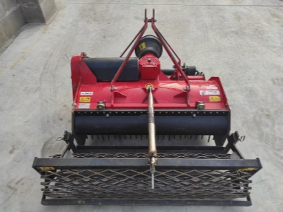 Zakladač trávníků za traktor R2 TST100