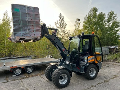 Kloubový nakladač GiANT G2500 X-TRA HD