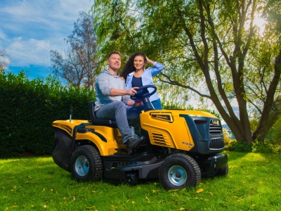 Riwall PRO RLT 86 TRD - Travní traktor 86 cm se zadním výhozem a mechanickou převodovkou