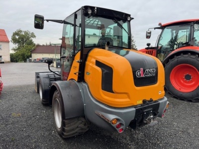Teleskopický nakladač Giant V761T 