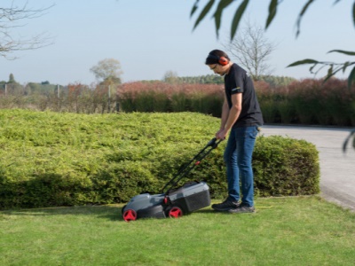 POWEG63705 - Elektrická sekačka 1300W 320mm