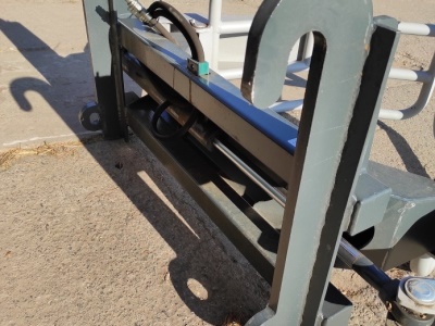 Kleště na balíky CBE SNR 1700 JCB